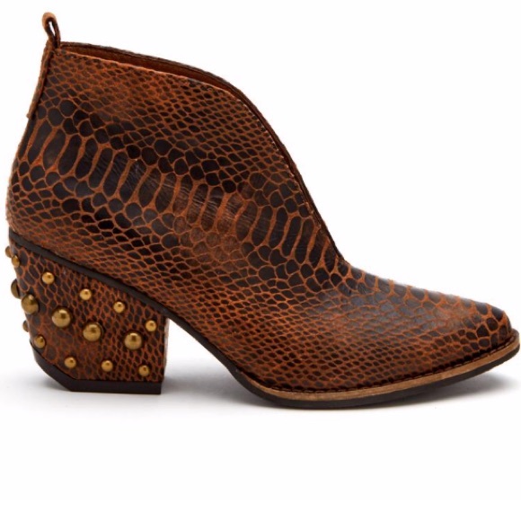 Coconuts by Matisse Roper Bootie - Picture 2 of 8